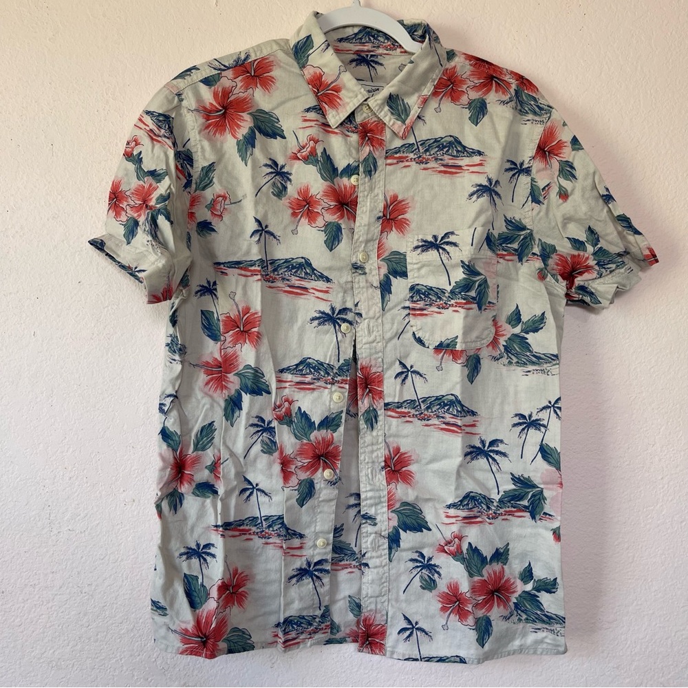 4/$20 American Eagle medium button top